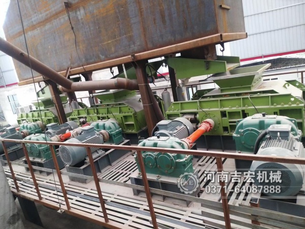 云母石破碎推薦使用對輥破碎機,性能優(yōu)勢是什么？